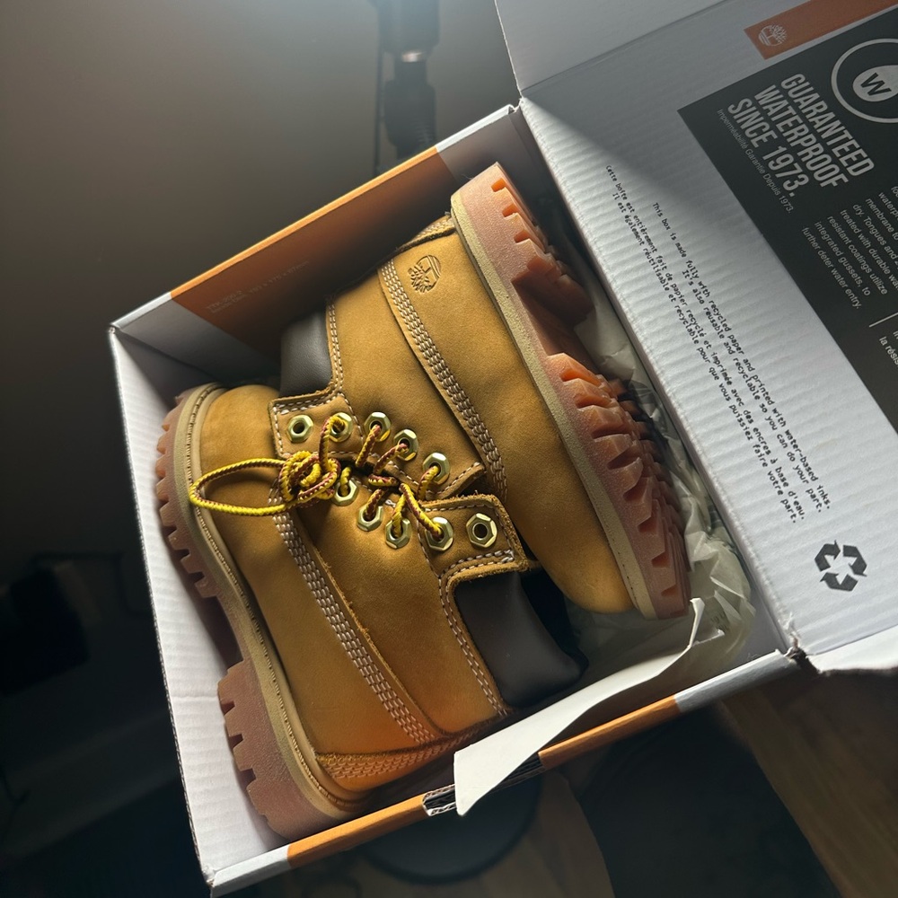 Timberland Premium 6 in Waterproof Boot Wheat Nubuck size 6 Toddler